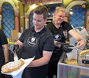 Langos gibt es in der "Burgküche" (©Foto.Martin Schmitz)